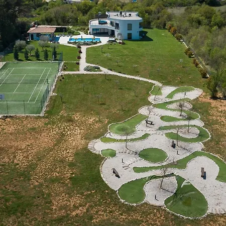 Ladominika Villa Jursici