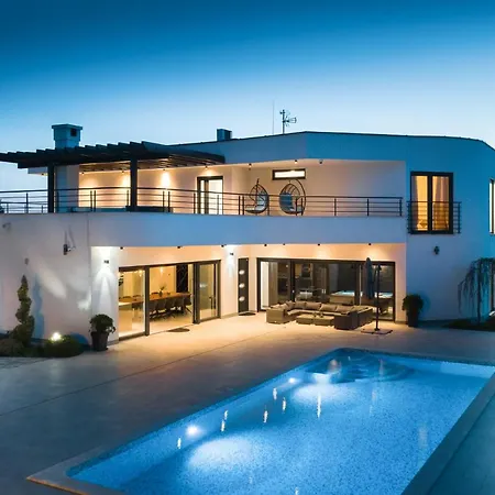 Ladominika Villa *