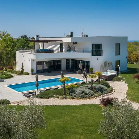 Villa Ladominika Jursici