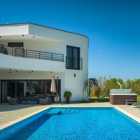 Villa Ladominika Jursici